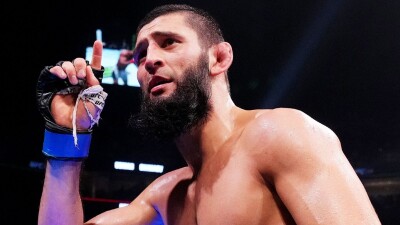 Чемпион UFC остроумно ответил Хамзату Чимаеву, который обозвал его "геем"