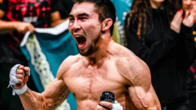 Топовый казахстанский боец рассказал о переговорах с UFC