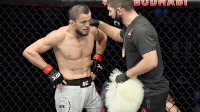 Экс–чемпион UFC назвал бойца, который похож на Умара Нурмагомедова