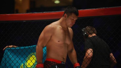 Казахстанский файтер узнал соперника и дату боя за контракт с UFC