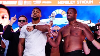 Стало известно, сколько заработали Дюбуа и Джошуа за бой на "Уэмбли"