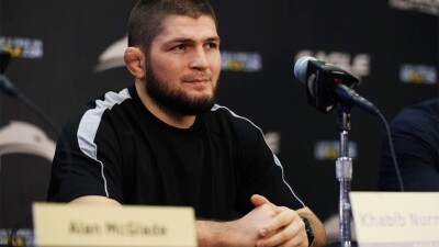 "Зову ее "медресе" – это значит "школа". Хабиб Нурмагомедов честно рассказал об отношениях с матерью