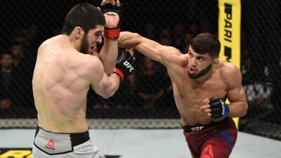 “Арман набирает сильно“. Казахстанский файтер предостерег Махачева перед боем с Царукяном