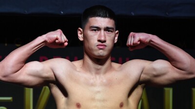 Дмитрий Бивол назвал боксера, которому точно проиграет бой