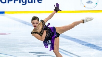 Принявшая гражданство Казахстана фигуристка занимает третье место после короткой программы на мемориале Дениса Тена