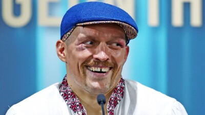 Усик обратился к Алимханулы после победы казахстанца в бою за два титула