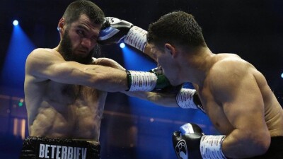 Судьи решили исход боя Артур Бетербиев – Дмитрий Бивол