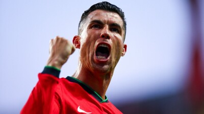 Криштиану Роналду помог сборной Португалии победить и вошел в историю
