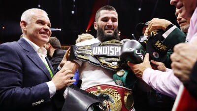 Тренер Бетербиева назвал тройку возможных соперников Артура после победы над Биволом