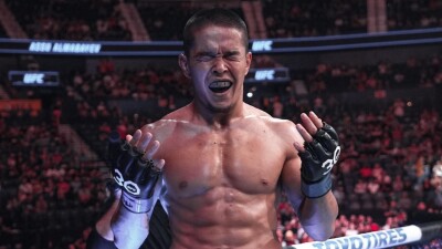 Асу Алмабаев провел дуэль взглядов перед топовым боем в UFC