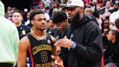 "Лейкерс" отправят сына Леброна Джеймса в фарм-клуб