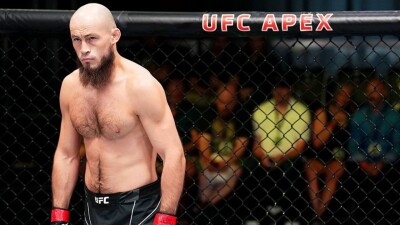 Первый татарин в UFC одержал тяжелую победу на турнире в ОАЭ