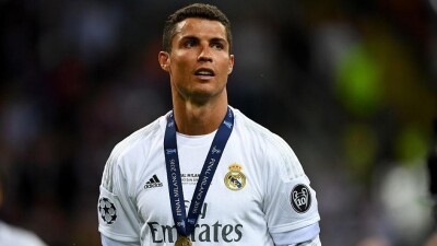 Криштиану Роналду? Известный журнал выбрал лучшего футболиста за всю историю "Реала"