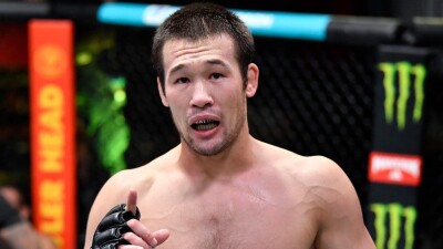 "Могу подраться с ним одной рукой". Рахмонов – о Топурии