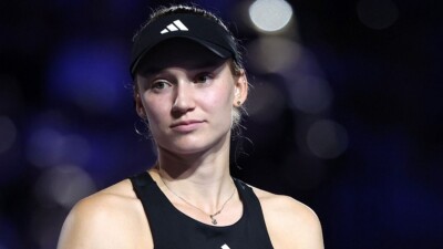 Видеообзор второго матча Елены Рыбакиной на Итоговом турнире WTA