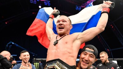 Топовый российский боец подписал новый контракт с UFC