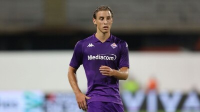 Появились хорошие новости о состоянии полузащитника "Фиорентины", потерявшего сознание в матче Серии А 