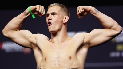 "У него большая грудь, но маленькие яйца". Соперник Рахмонова оскорбил экс-чемпиона UFC