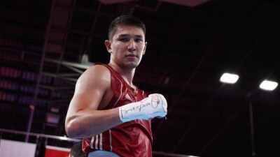 Нокаутом завершился бой казахстанца за "золото" ЧА-2024 по боксу