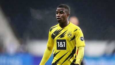 Большой скандал! Форвард сборной Германии оказался моложе на 4 года