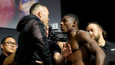 Необычным исходом завершился главный бой на турнире UFC on ESPN 63