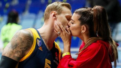 Седокова в слезах прокомментировала смерть бывшего мужа-баскетболиста