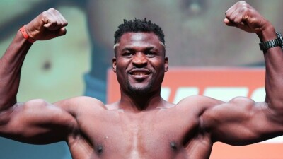 "Трудно ставить против украинца". Звезда ММА дал прогноз на реванш Усик – Фьюри