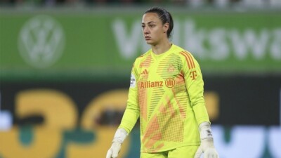 Вратарь женской "Баварии" успешно перенесла лечение от рака