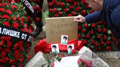 Погибшего в авиакатастрофе близ Актау юного футболиста похоронили в Баку