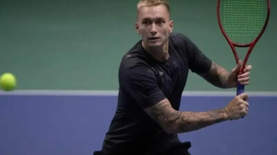 Драмой завершился матч казахстанца на турнире в Португалии