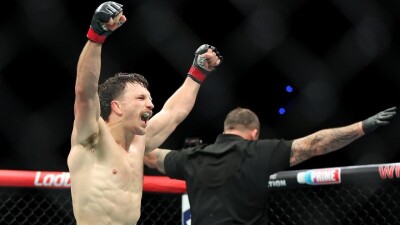 Бойца госпитализировали с жуткой травмой после турнира UFC 312