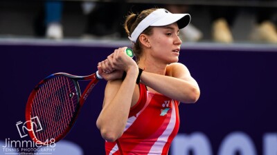 Елена Рыбакина вышла в четвертьфинал турнира в Катаре