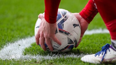 Английский футбольный арбитр обвинён в насилии в отношении несовершеннолетней