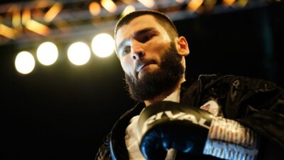 Бетербиев ответил, почему не жмёт соперникам руку перед боем