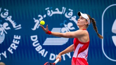 Безумным камбэком обернулся матч Рыбакиной на топовом турнире в ОАЭ