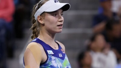 "Во втором сете потеряла концентрацию". Рыбакина – о победе в 1/4 финала турнира в ОАЭ