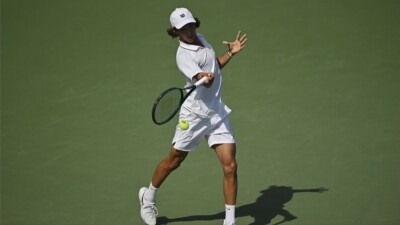 Амир Омарханов вышел в четвертьфинал турнира в Тунисе