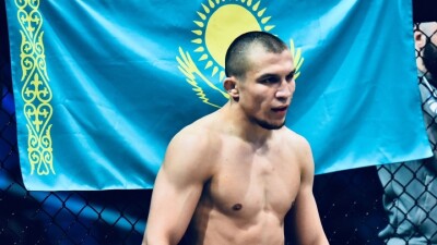 Яркой зарубой и решением судей завершился дебютный бой в боксе Фаниля Рафикова