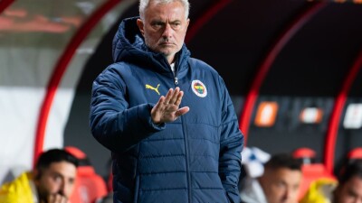 Моуринью подал иск в суд на "Галатасарай", обвинивший тренера в расизме