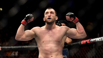 Российский ветеран продлил контракт с UFC на четыре боя