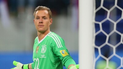 Голкипер "Барселоны" выступил с заявлением на фоне слухов об измене жены