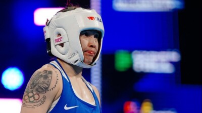 Нокаутом закончился бой Назым Кызайбай на ЧМ-2025 по боксу