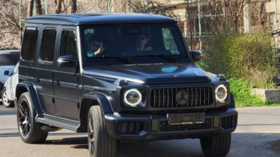  Бывший футболист сборной Казахстана подарил Хусанову чёрный "гелик"