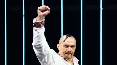 Усик заявил, что проведёт два боя перед завершением карьеры