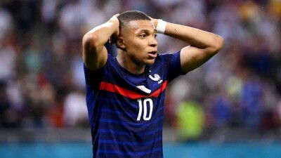 Мбаппе ответил, считает ли он капитанскую повязку в сборной "бесполезной нагрузкой"