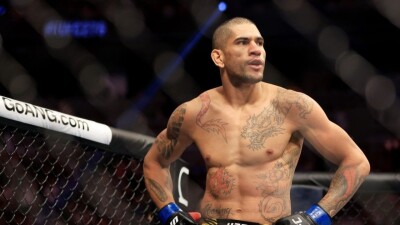 Названа причина неудачного выступления Алекса Перейры в бою с Анкалаевым