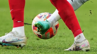 Массовая драка футболистов на турнире в России попала на видео