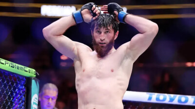 "Не расстроился, когда я почти нокаутировал его". Российский чемпион UFC ответил на жалобы бразильца