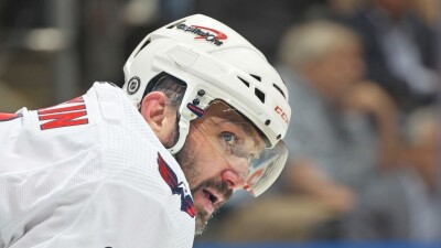 Босс НХЛ ответил на вопрос, верит ли, что Овечкин забьёт 894-й гол быстрее Гретцки