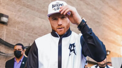 Жанибек Алимханулы одержал брутальную победу нокаутом и бросил вызов Саулю Альваресу